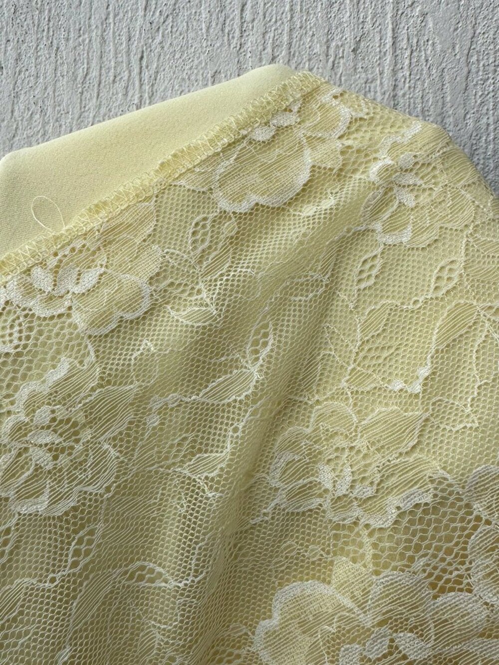 Yellow Sexy Women's Lace Patchwork Halter Backless Tie Camisole - Picture 8 of 8